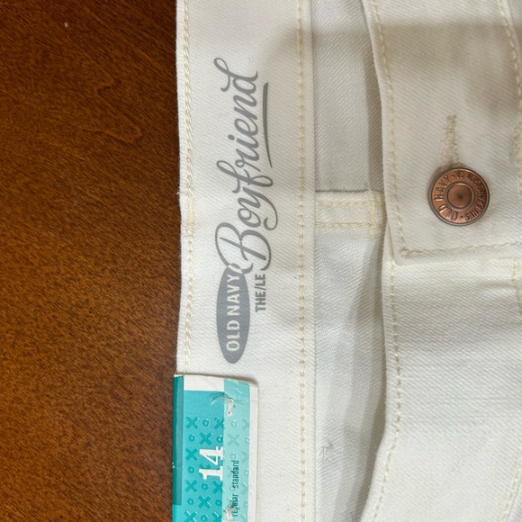 Old Navy, white boyfriend shorts - Picture 2 of 9